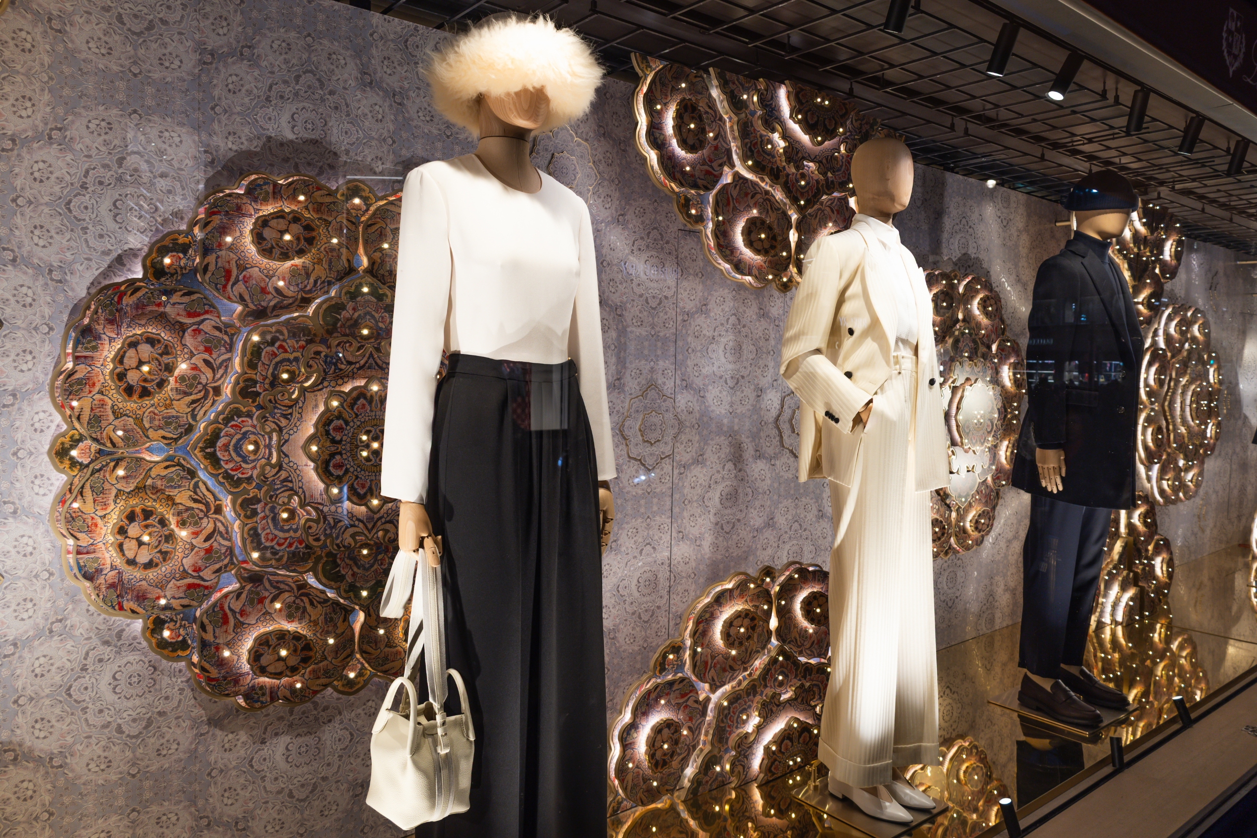 Comfort Meets Style How To Dress Smartly And Beautifully For Unpredictable, Rapidly Changing Weather Without Sacrificing Your Look Or Your Personal Comfort